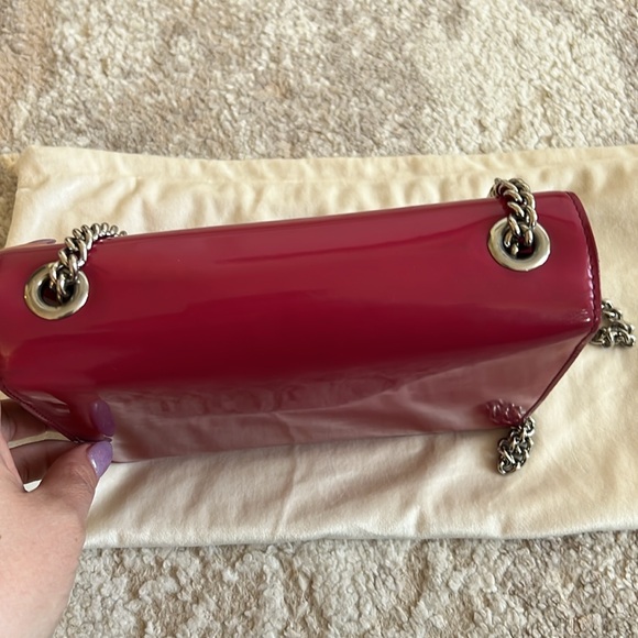 Gucci Inter-locking G Patent Leather Chain Bag - Picture 7 of 11